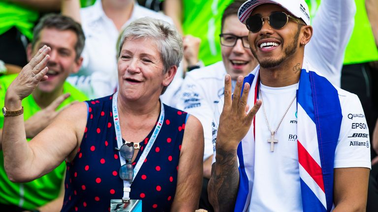 skysports-lewis-hamilton-mum_5706219_1.jpg